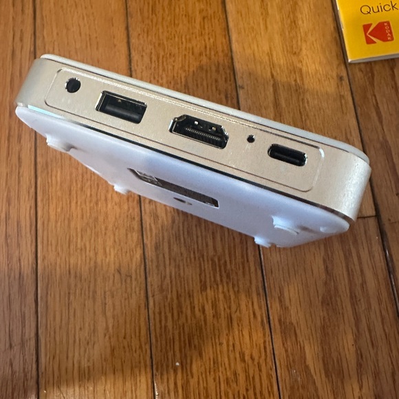 KODAK LUMA 150 Portable Wireless Projector- ONLY USED ONCE - Picture 3 of 13